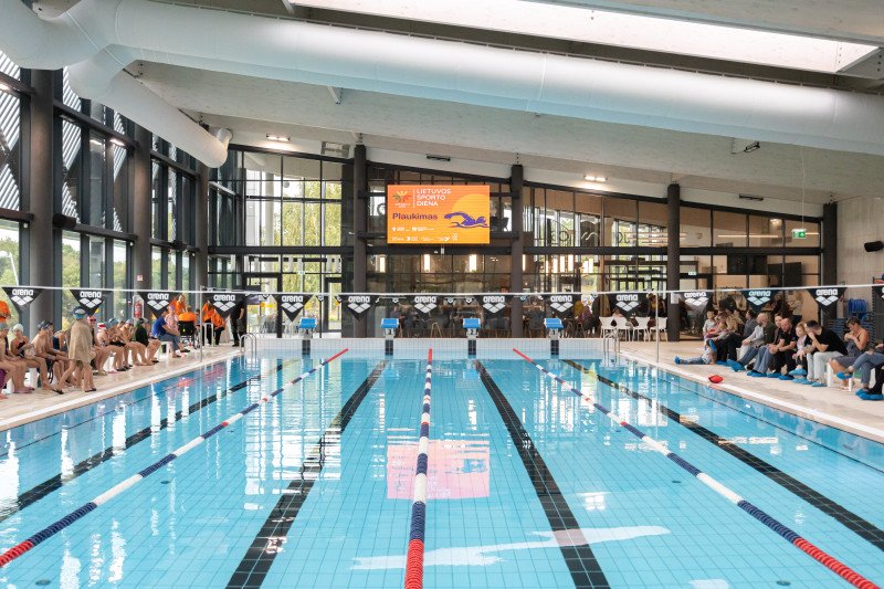 Jonava tapo Lietuvos sporto širdimi: baseine – plaukimo varžybos "#PlaukiamJonavoj"