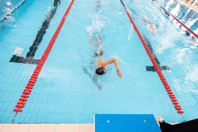Jonava tapo Lietuvos sporto širdimi: baseine – plaukimo varžybos "#PlaukiamJonavoj"
