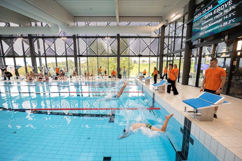 Jonava tapo Lietuvos sporto širdimi: baseine – plaukimo varžybos "#PlaukiamJonavoj"