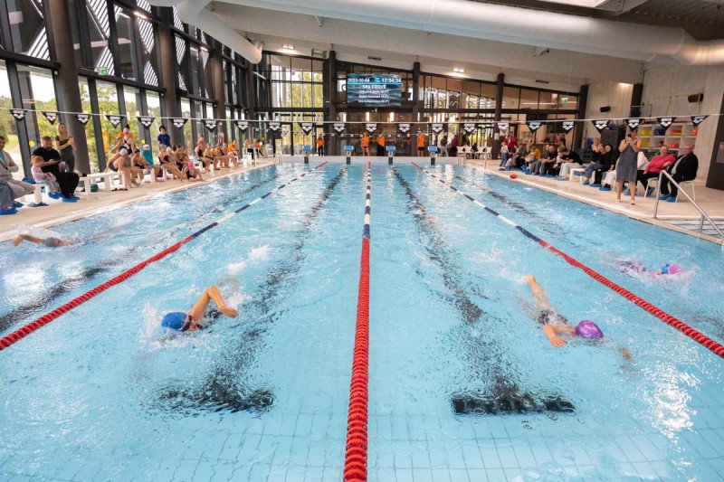 Jonava tapo Lietuvos sporto širdimi: baseine – plaukimo varžybos "#PlaukiamJonavoj"