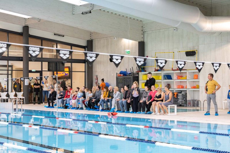 Jonava tapo Lietuvos sporto širdimi: baseine – plaukimo varžybos "#PlaukiamJonavoj"