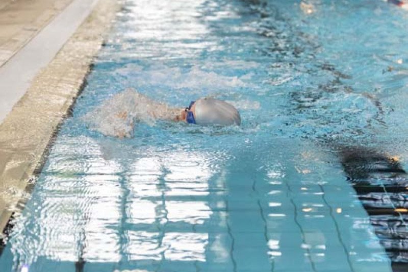 Jonava tapo Lietuvos sporto širdimi: baseine – plaukimo varžybos "#PlaukiamJonavoj"