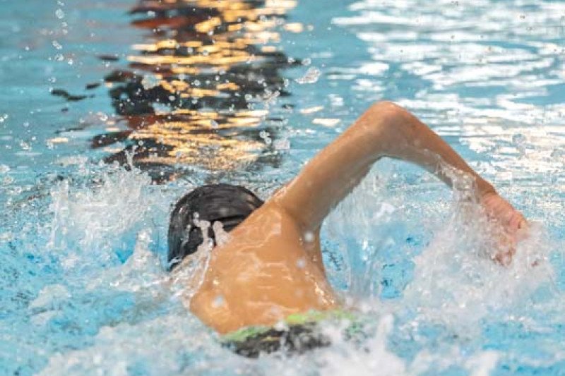 Jonava tapo Lietuvos sporto širdimi: baseine – plaukimo varžybos "#PlaukiamJonavoj"