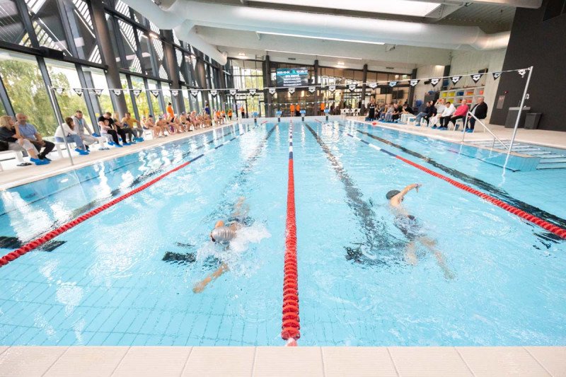 Jonava tapo Lietuvos sporto širdimi: baseine – plaukimo varžybos "#PlaukiamJonavoj"