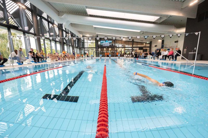 Jonava tapo Lietuvos sporto širdimi: baseine – plaukimo varžybos "#PlaukiamJonavoj"