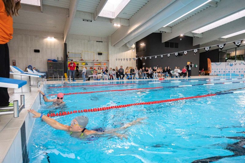 Jonava tapo Lietuvos sporto širdimi: baseine – plaukimo varžybos "#PlaukiamJonavoj"