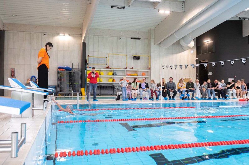 Jonava tapo Lietuvos sporto širdimi: baseine – plaukimo varžybos "#PlaukiamJonavoj"