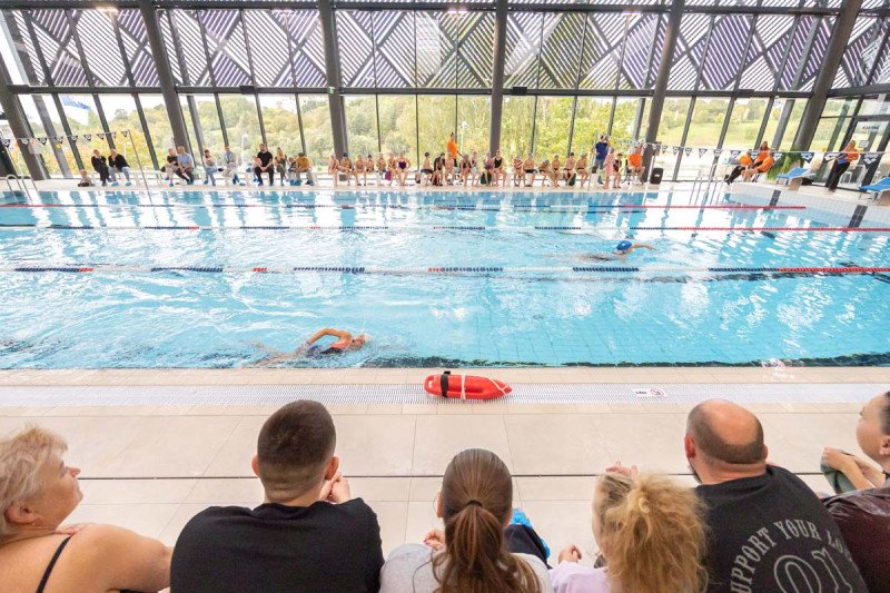 Jonava tapo Lietuvos sporto širdimi: baseine – plaukimo varžybos "#PlaukiamJonavoj"