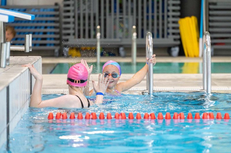 Jonava tapo Lietuvos sporto širdimi: baseine – plaukimo varžybos "#PlaukiamJonavoj"