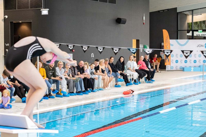 Jonava tapo Lietuvos sporto širdimi: baseine – plaukimo varžybos "#PlaukiamJonavoj"