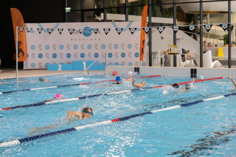 Jonava tapo Lietuvos sporto širdimi: baseine – plaukimo varžybos "#PlaukiamJonavoj"