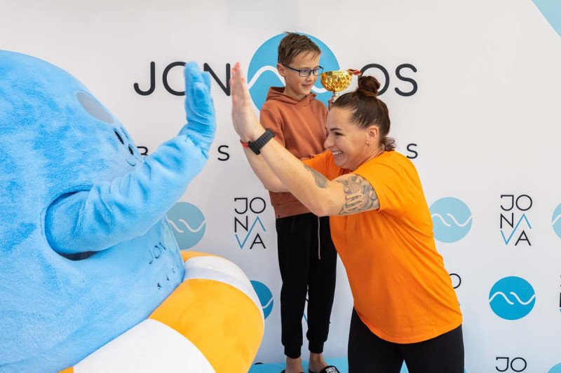 Jonava tapo Lietuvos sporto širdimi: baseine – plaukimo varžybos "#PlaukiamJonavoj"
