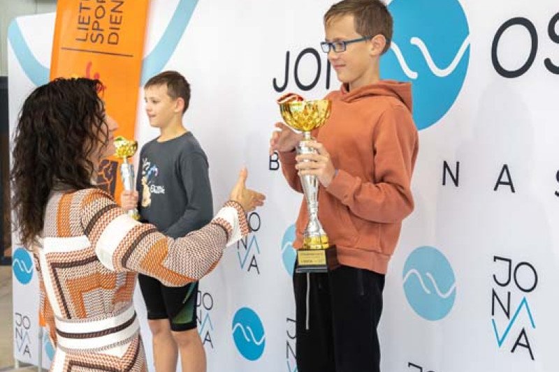 Jonava tapo Lietuvos sporto širdimi: baseine – plaukimo varžybos "#PlaukiamJonavoj"