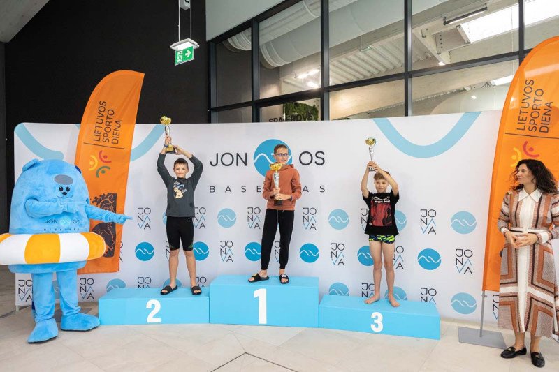 Jonava tapo Lietuvos sporto širdimi: baseine – plaukimo varžybos "#PlaukiamJonavoj"