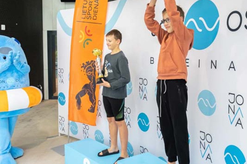 Jonava tapo Lietuvos sporto širdimi: baseine – plaukimo varžybos "#PlaukiamJonavoj"