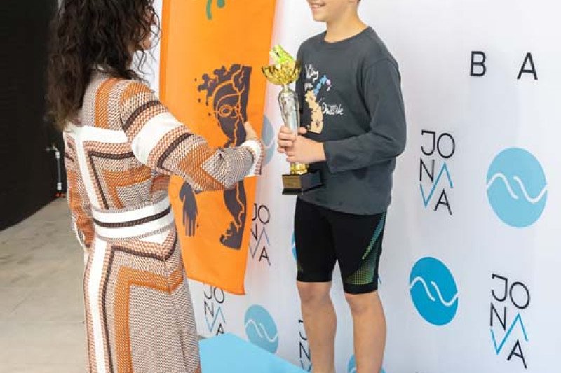 Jonava tapo Lietuvos sporto širdimi: baseine – plaukimo varžybos "#PlaukiamJonavoj"