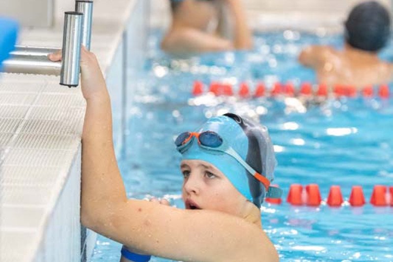 Jonava tapo Lietuvos sporto širdimi: baseine – plaukimo varžybos "#PlaukiamJonavoj"