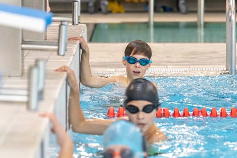 Jonava tapo Lietuvos sporto širdimi: baseine – plaukimo varžybos "#PlaukiamJonavoj"