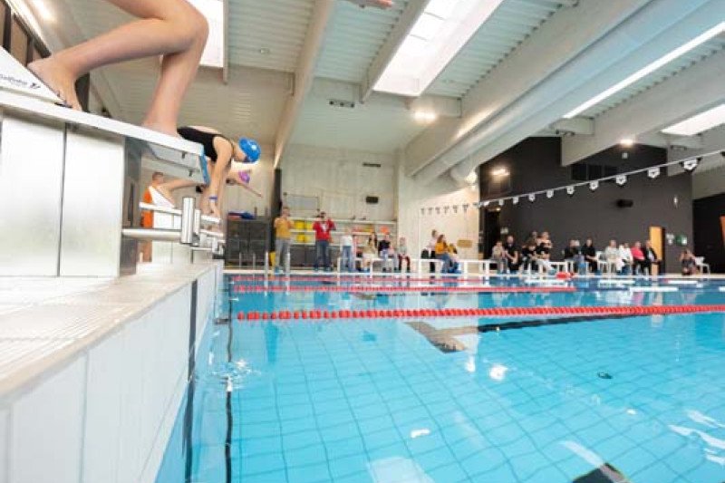 Jonava tapo Lietuvos sporto širdimi: baseine – plaukimo varžybos "#PlaukiamJonavoj"