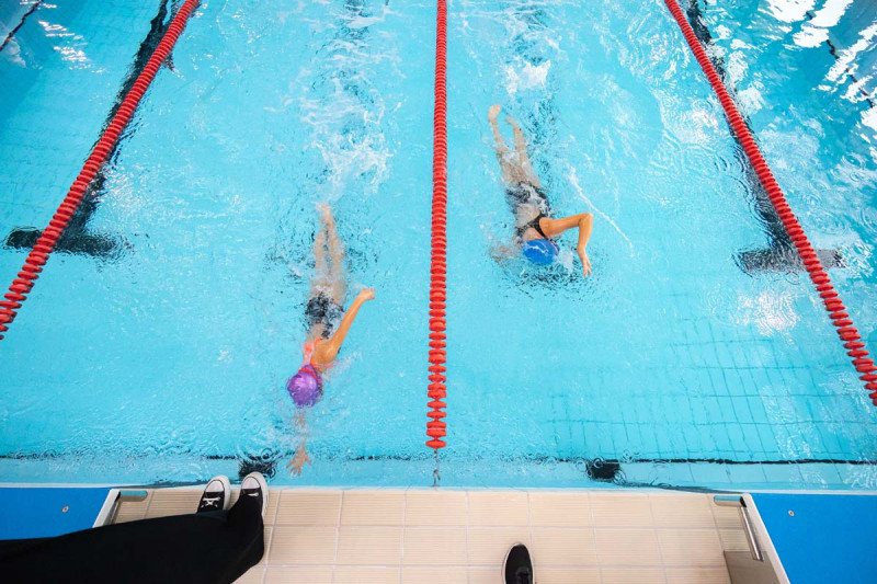 Jonava tapo Lietuvos sporto širdimi: baseine – plaukimo varžybos "#PlaukiamJonavoj"