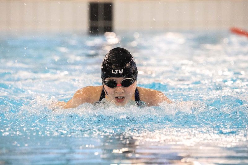 Jonavos baseinas 3-ąjį gimtadienį paminėjo tradicinėmis plaukimo varžybomis „Vuošio taurė 2025–2026 m. I etapas“