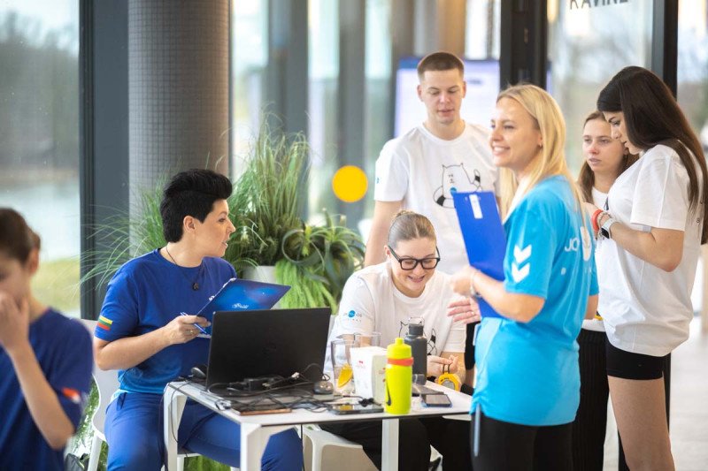 Jonavos baseinas 3-ąjį gimtadienį paminėjo tradicinėmis plaukimo varžybomis „Vuošio taurė 2025–2026 m. I etapas“