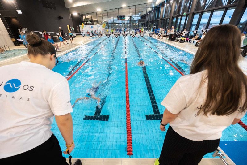 Jonavos baseinas 3-ąjį gimtadienį paminėjo tradicinėmis plaukimo varžybomis „Vuošio taurė 2025–2026 m. I etapas“