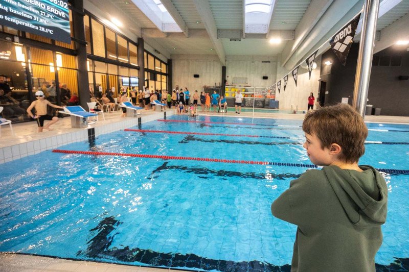 Jonavos baseinas 3-ąjį gimtadienį paminėjo tradicinėmis plaukimo varžybomis „Vuošio taurė 2025–2026 m. I etapas“