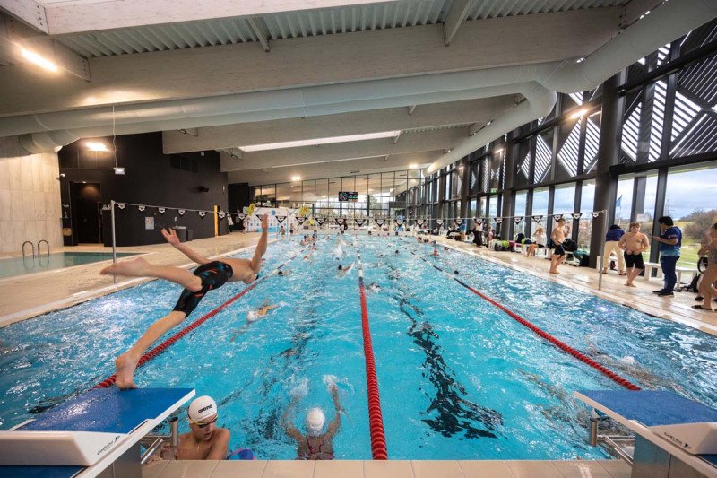 Jonavos baseinas 3-ąjį gimtadienį paminėjo tradicinėmis plaukimo varžybomis „Vuošio taurė 2025–2026 m. I etapas“