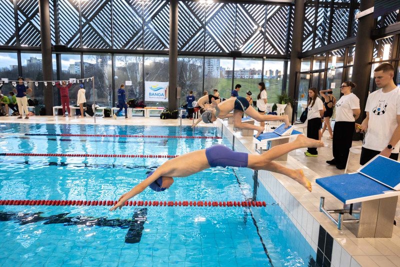 Jonavos baseinas 3-ąjį gimtadienį paminėjo tradicinėmis plaukimo varžybomis „Vuošio taurė 2025–2026 m. I etapas“