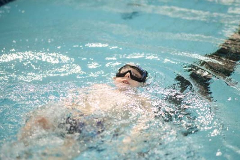 Plaukimo varžybose ,,Jonavos SPLASH” apdovanoti greičiausi Jonavos miesto antrokai