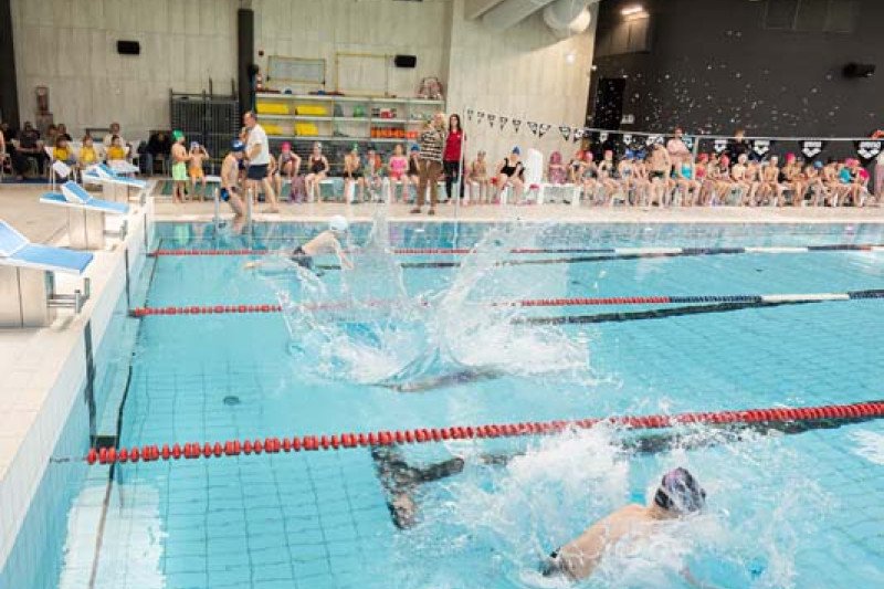 Plaukimo varžybose ,,Jonavos SPLASH” apdovanoti greičiausi Jonavos miesto antrokai