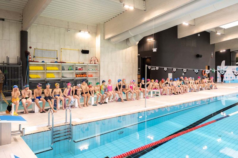 Plaukimo varžybose ,,Jonavos SPLASH” apdovanoti greičiausi Jonavos miesto antrokai