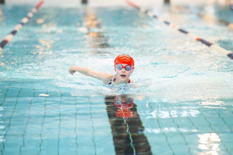 Plaukimo varžybose ,,Jonavos SPLASH” apdovanoti greičiausi Jonavos miesto antrokai