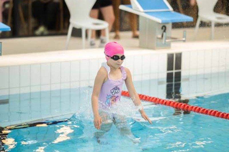 Plaukimo varžybose ,,Jonavos SPLASH” apdovanoti greičiausi Jonavos miesto antrokai