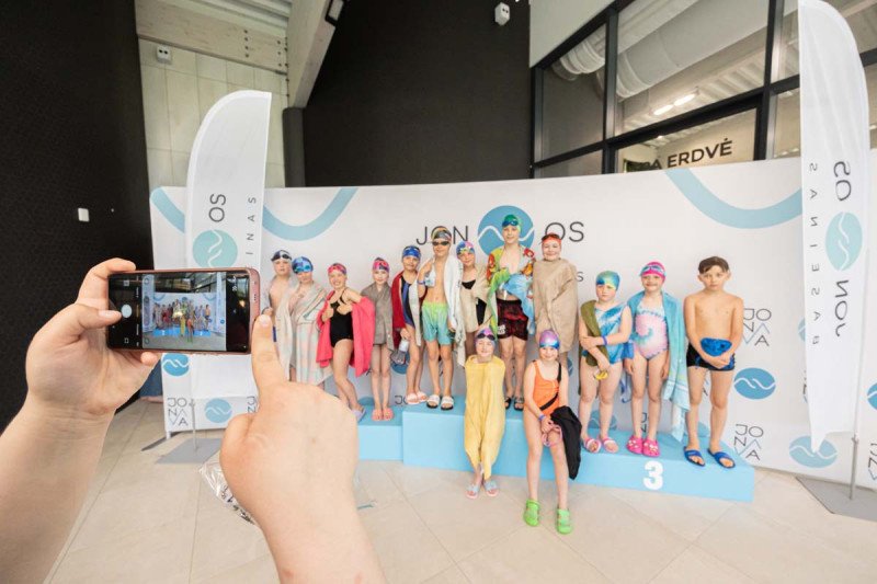 Plaukimo varžybose ,,Jonavos SPLASH” apdovanoti greičiausi Jonavos miesto antrokai
