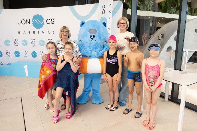 Plaukimo varžybose ,,Jonavos SPLASH” apdovanoti greičiausi Jonavos miesto antrokai
