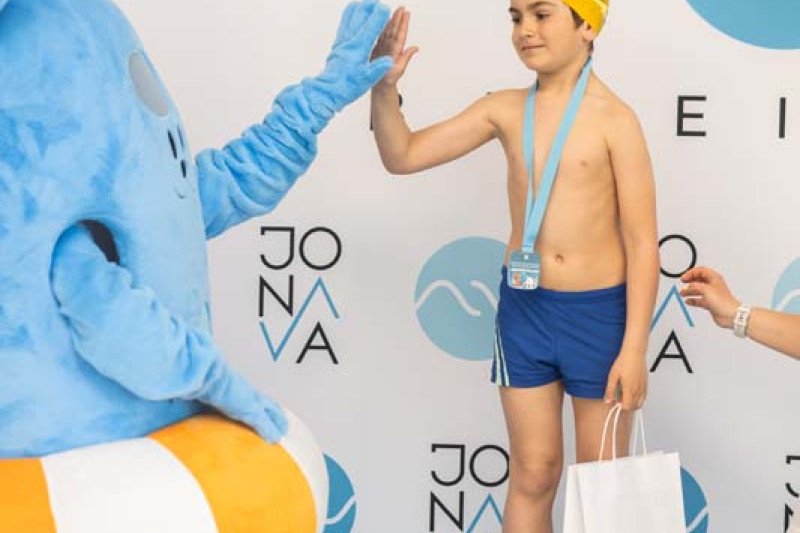 Plaukimo varžybose ,,Jonavos SPLASH” apdovanoti greičiausi Jonavos miesto antrokai