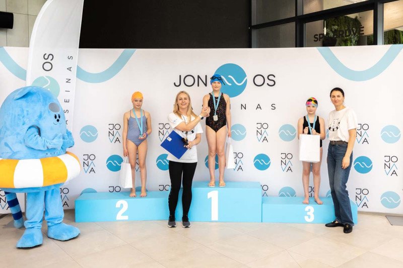 Plaukimo varžybose ,,Jonavos SPLASH” apdovanoti greičiausi Jonavos miesto antrokai