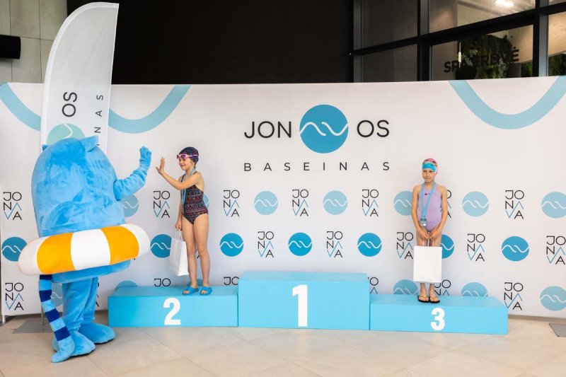 Plaukimo varžybose ,,Jonavos SPLASH” apdovanoti greičiausi Jonavos miesto antrokai