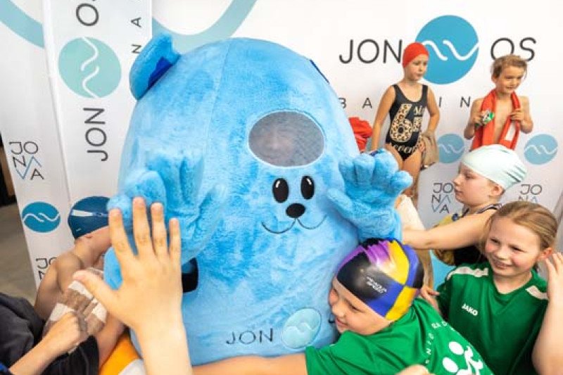 Plaukimo varžybose ,,Jonavos SPLASH” apdovanoti greičiausi Jonavos miesto antrokai