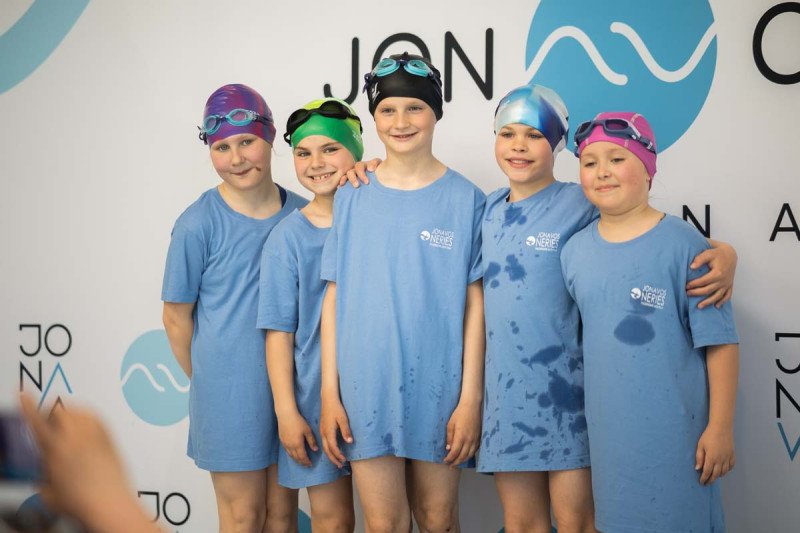 Plaukimo varžybose ,,Jonavos SPLASH” apdovanoti greičiausi Jonavos miesto antrokai