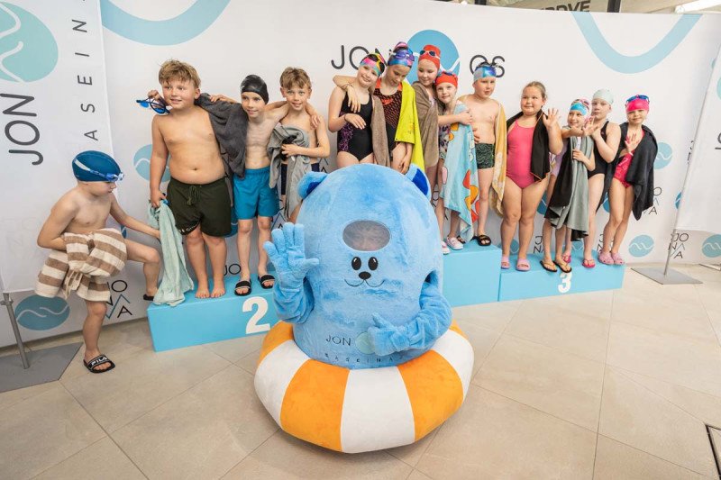 Plaukimo varžybose ,,Jonavos SPLASH” apdovanoti greičiausi Jonavos miesto antrokai