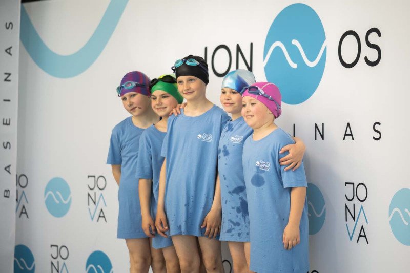 Plaukimo varžybose ,,Jonavos SPLASH” apdovanoti greičiausi Jonavos miesto antrokai