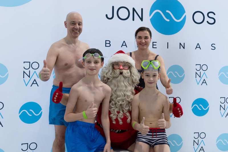 Kalėdų Senelio apsilankymas Jonavos baseine